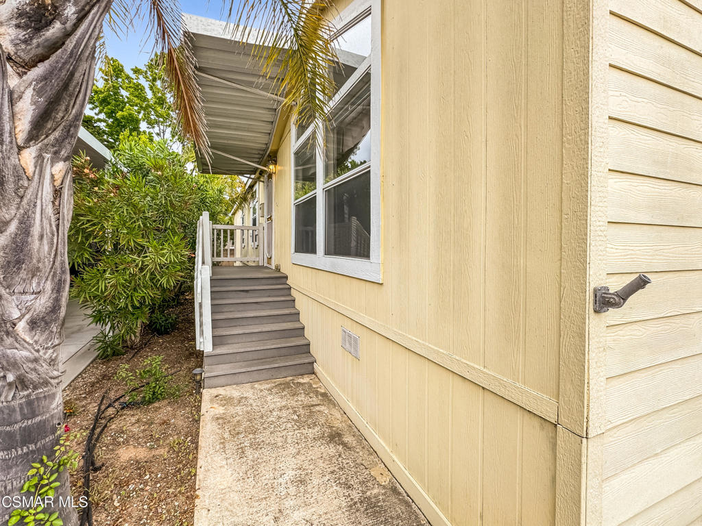1150 Ventura Boulevard 14