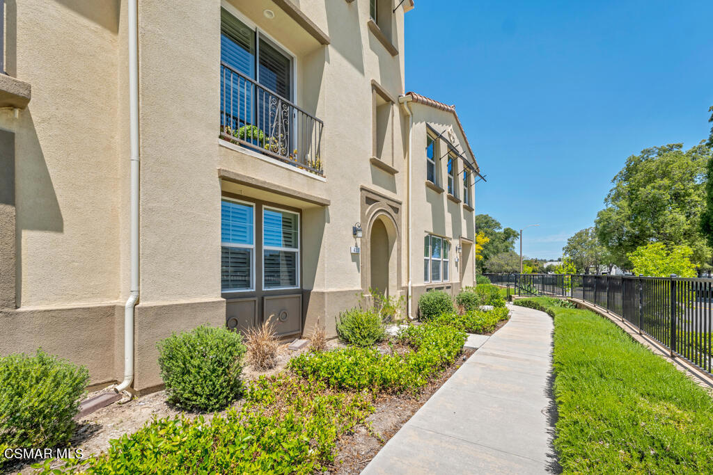 433 Camino Ruiz