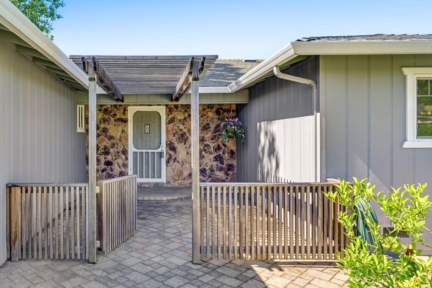 1212 Calaveritas Road