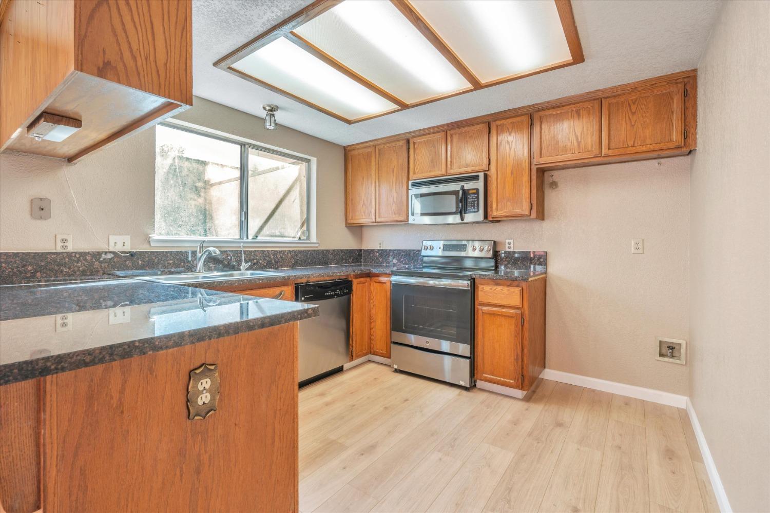 3313 PERISBURG LN