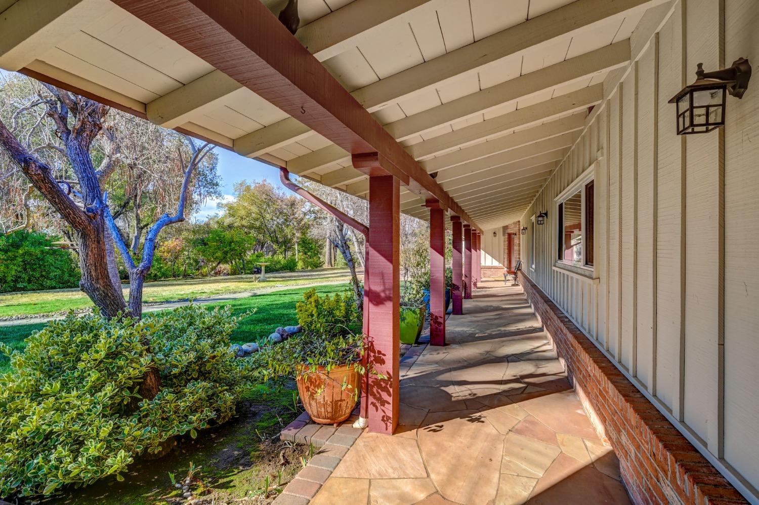713 Fairoaks Lane