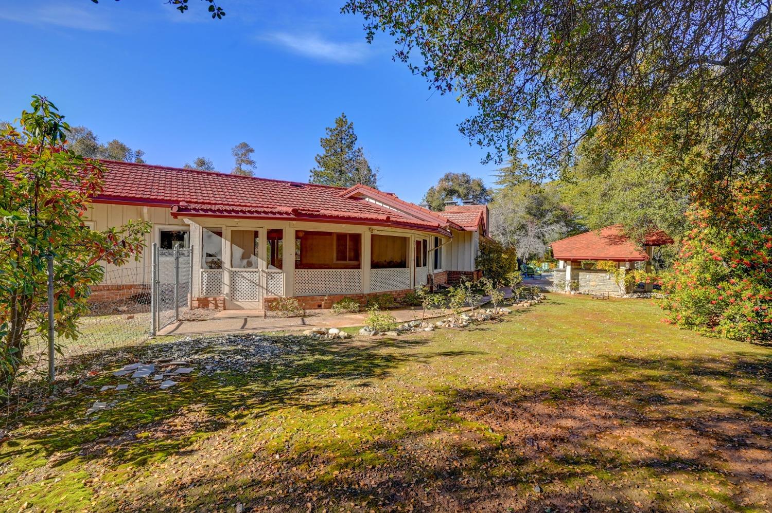 713 Fairoaks Lane