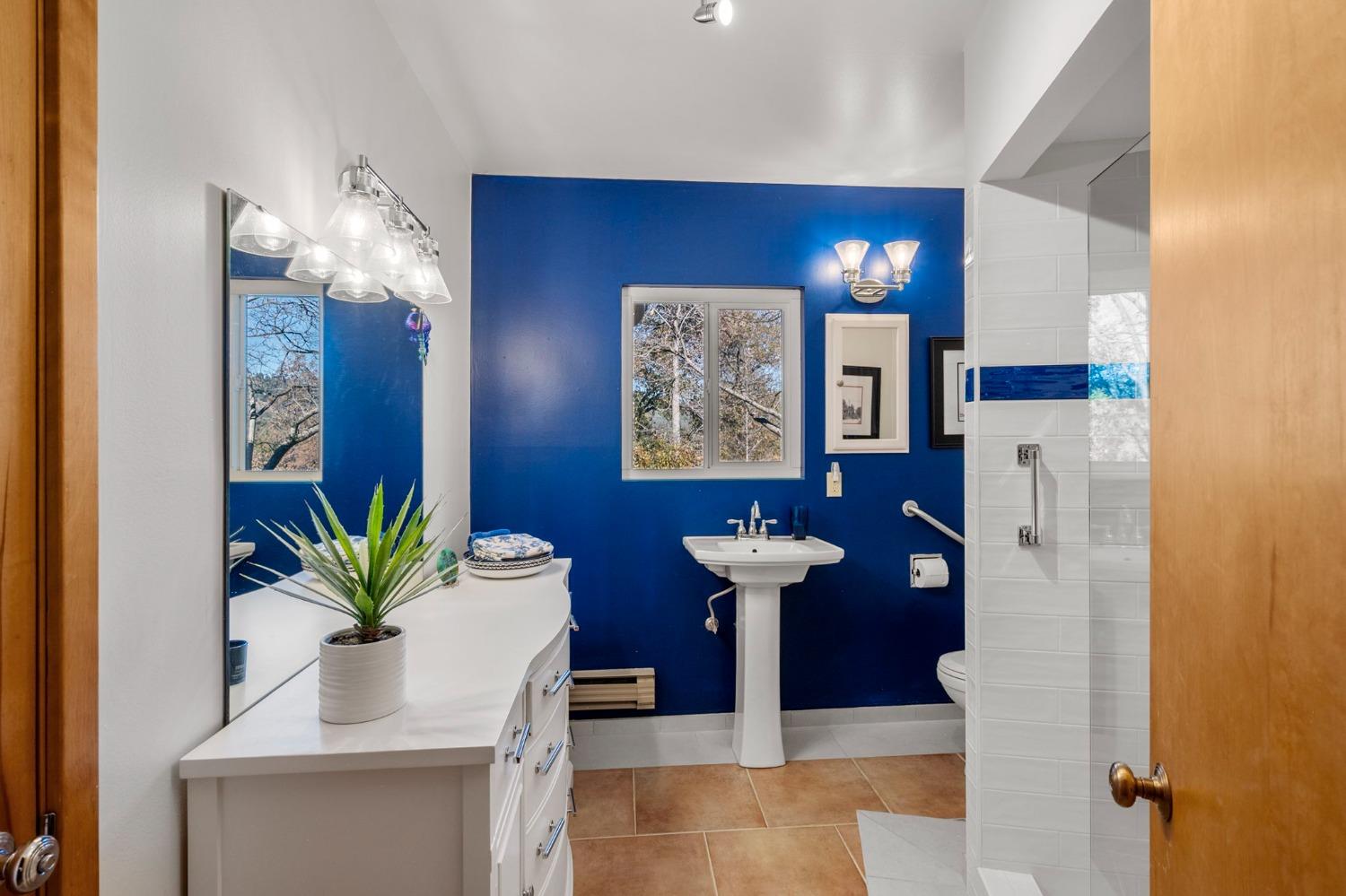 713 Fairoaks Lane