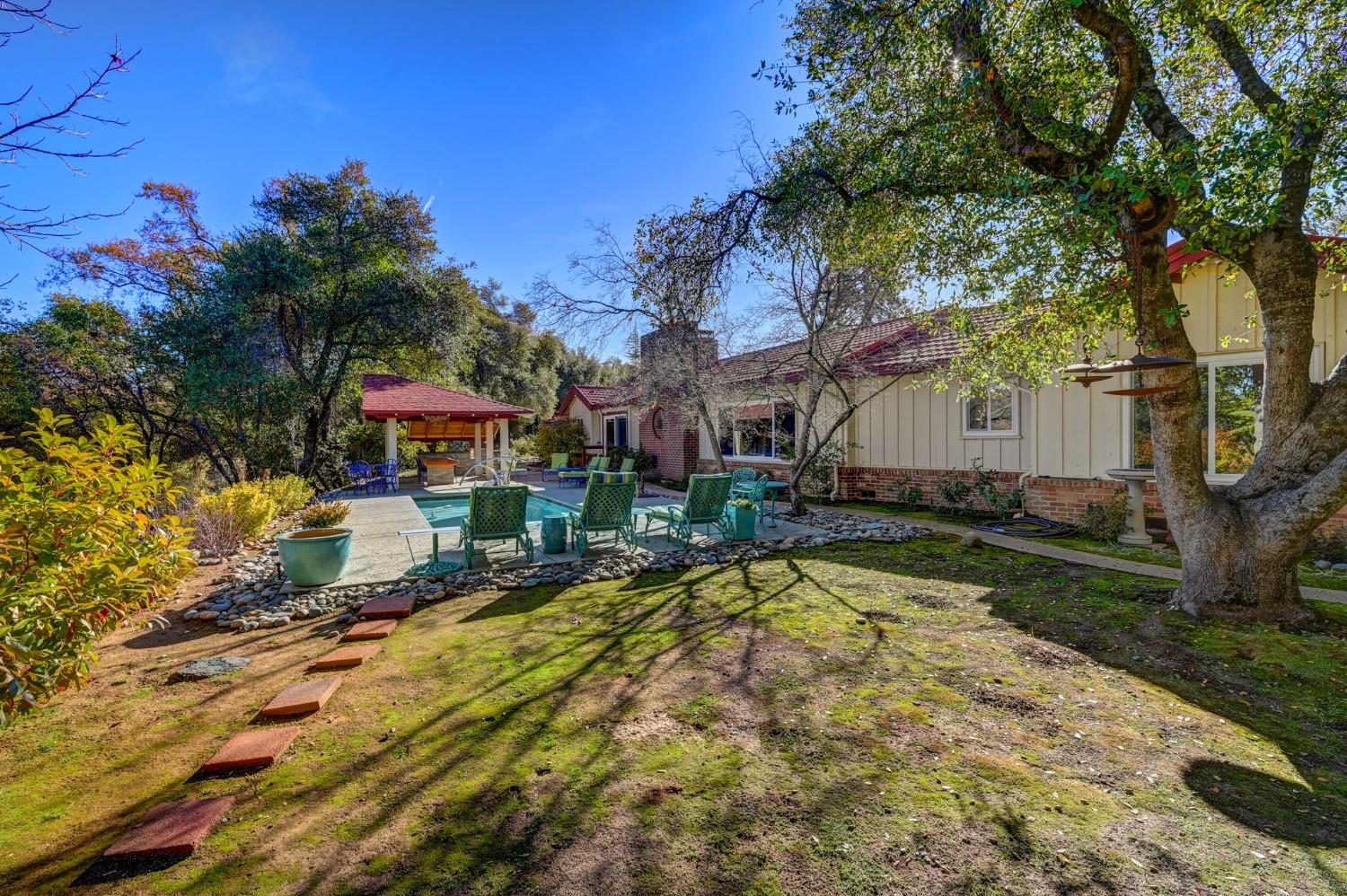 713 Fairoaks Lane