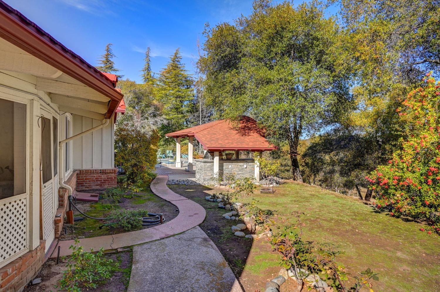 713 Fairoaks Lane