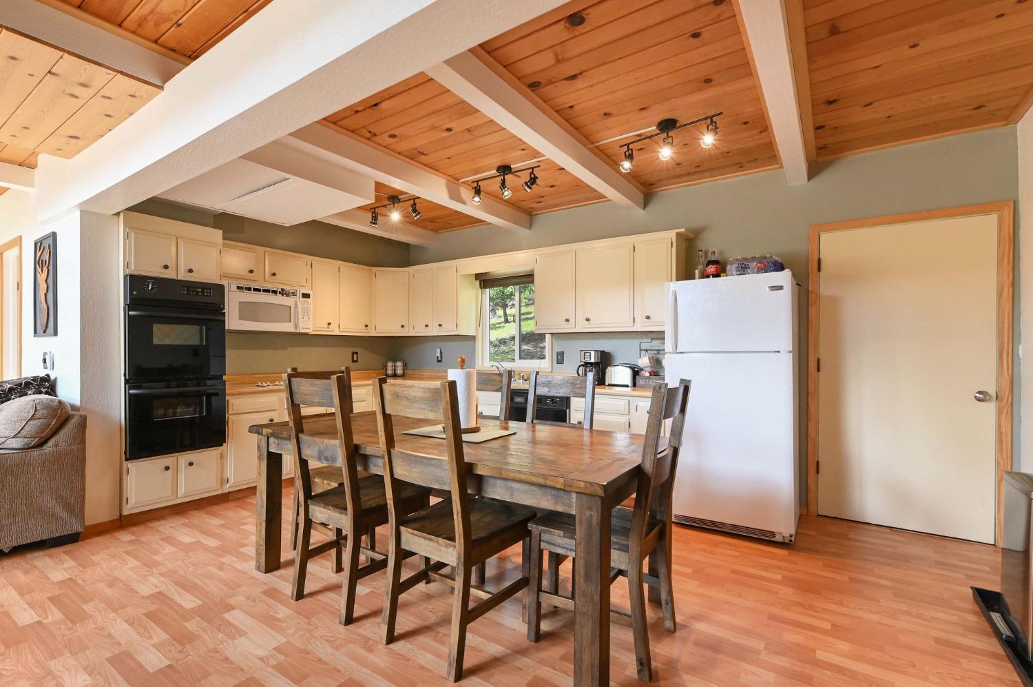 1622 Anna Lee Way