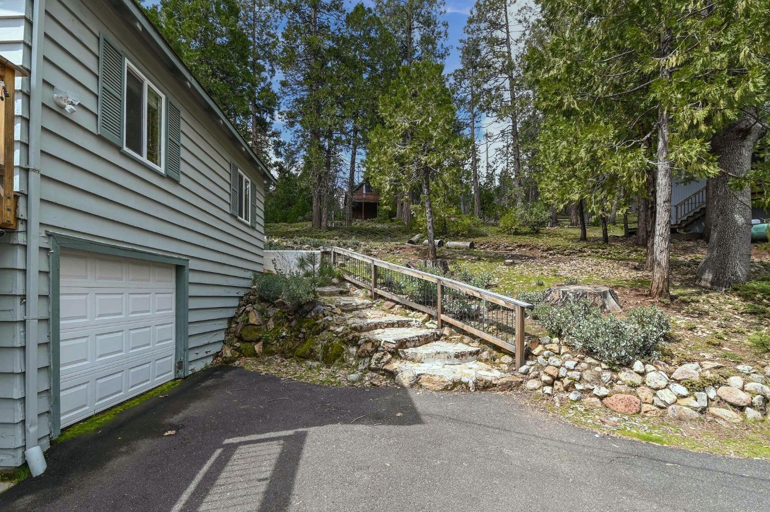 1622 Anna Lee Way