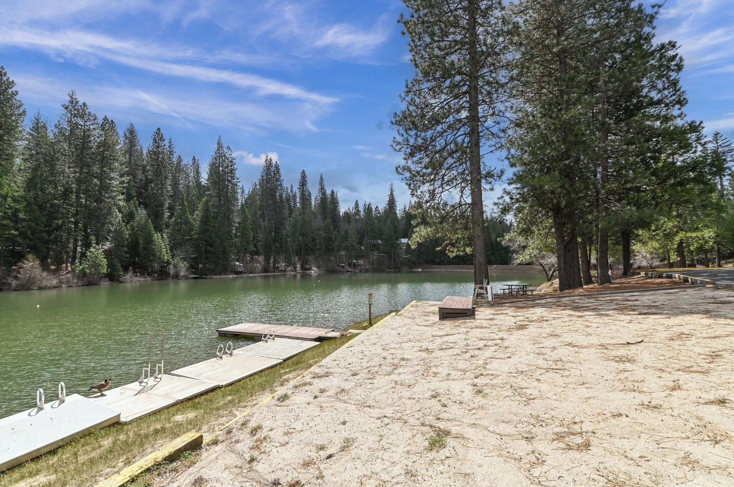 1622 Anna Lee Way