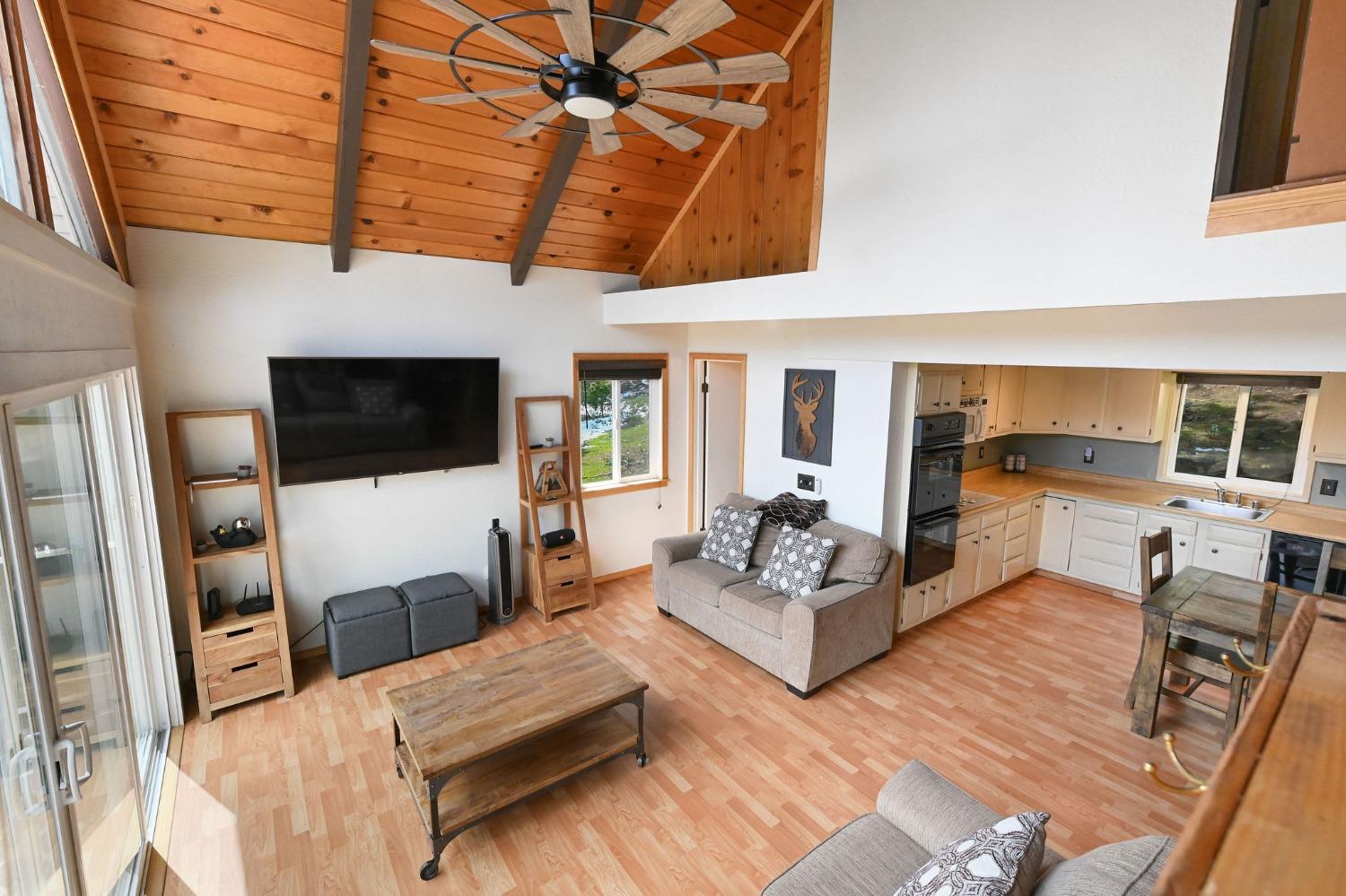 1622 Anna Lee Way