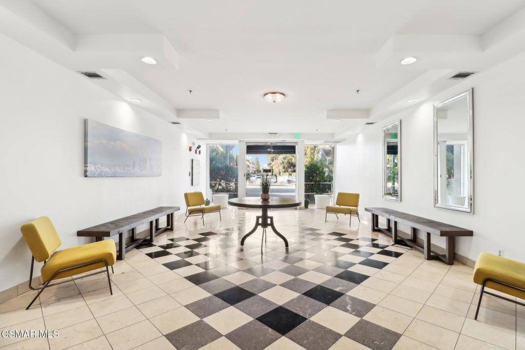 5350 White Oak Avenue 308