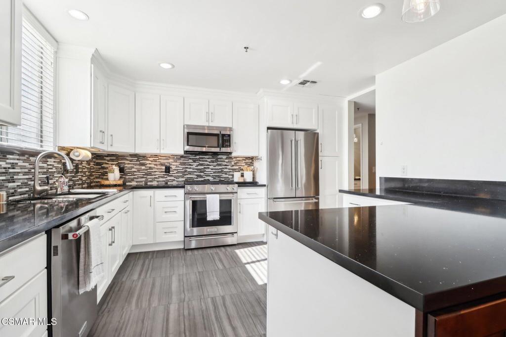5350 White Oak Avenue 308