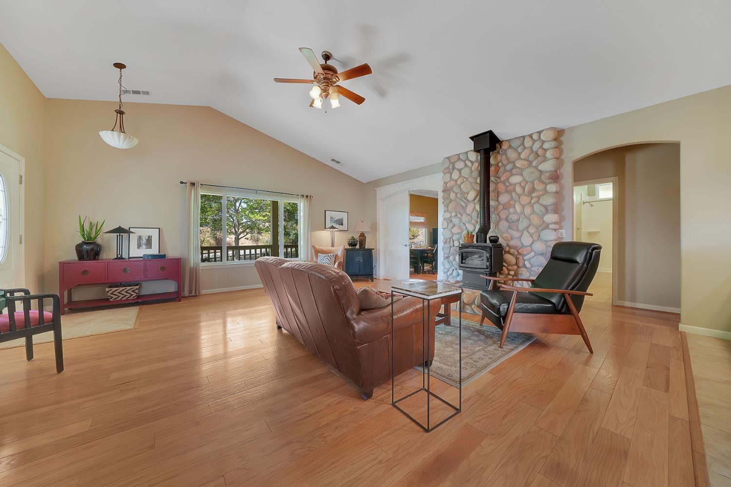 5863 Rippon Road