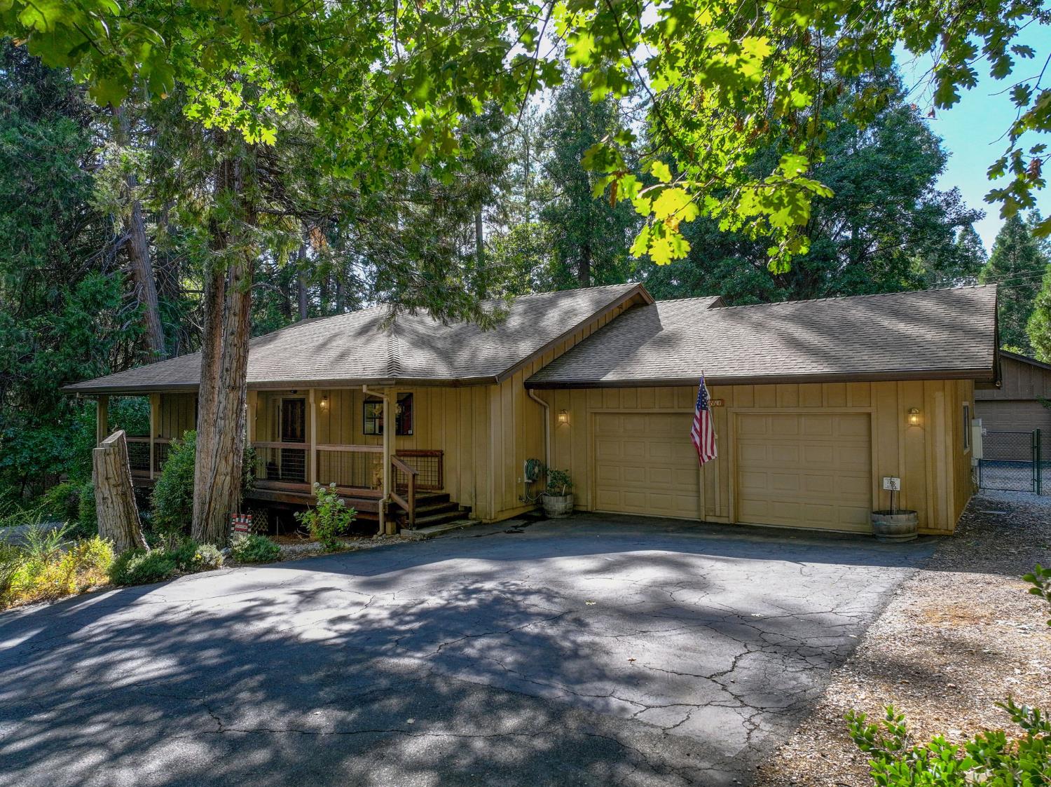 5590 Silver Saddle Court