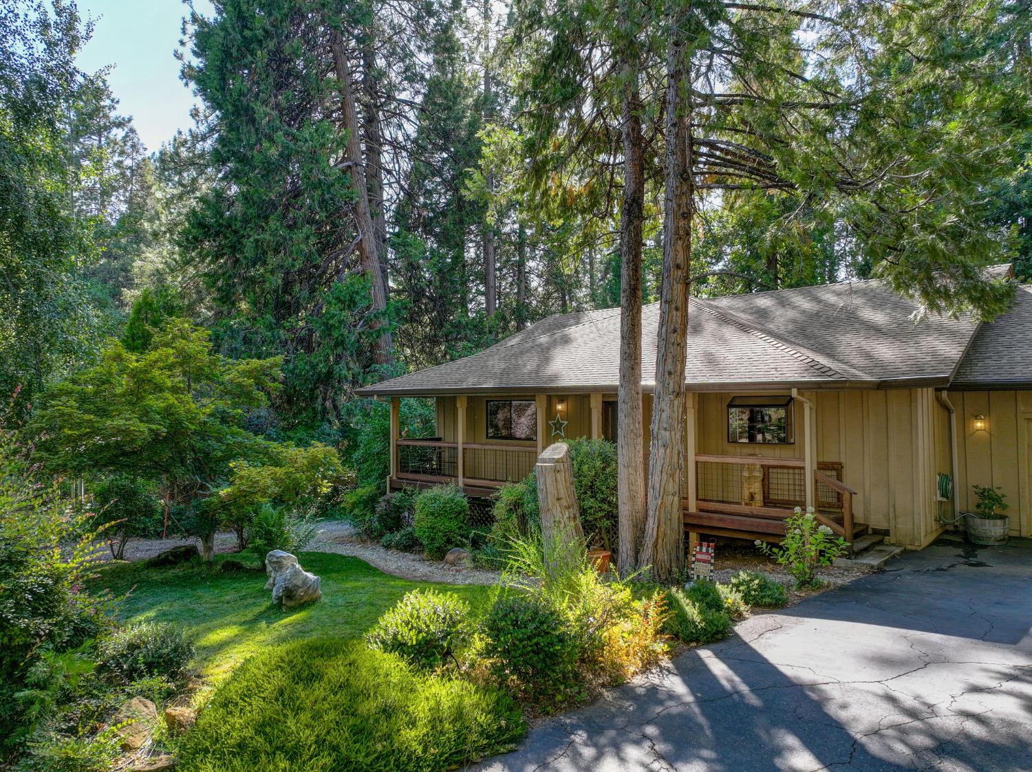 5590 Silver Saddle Court