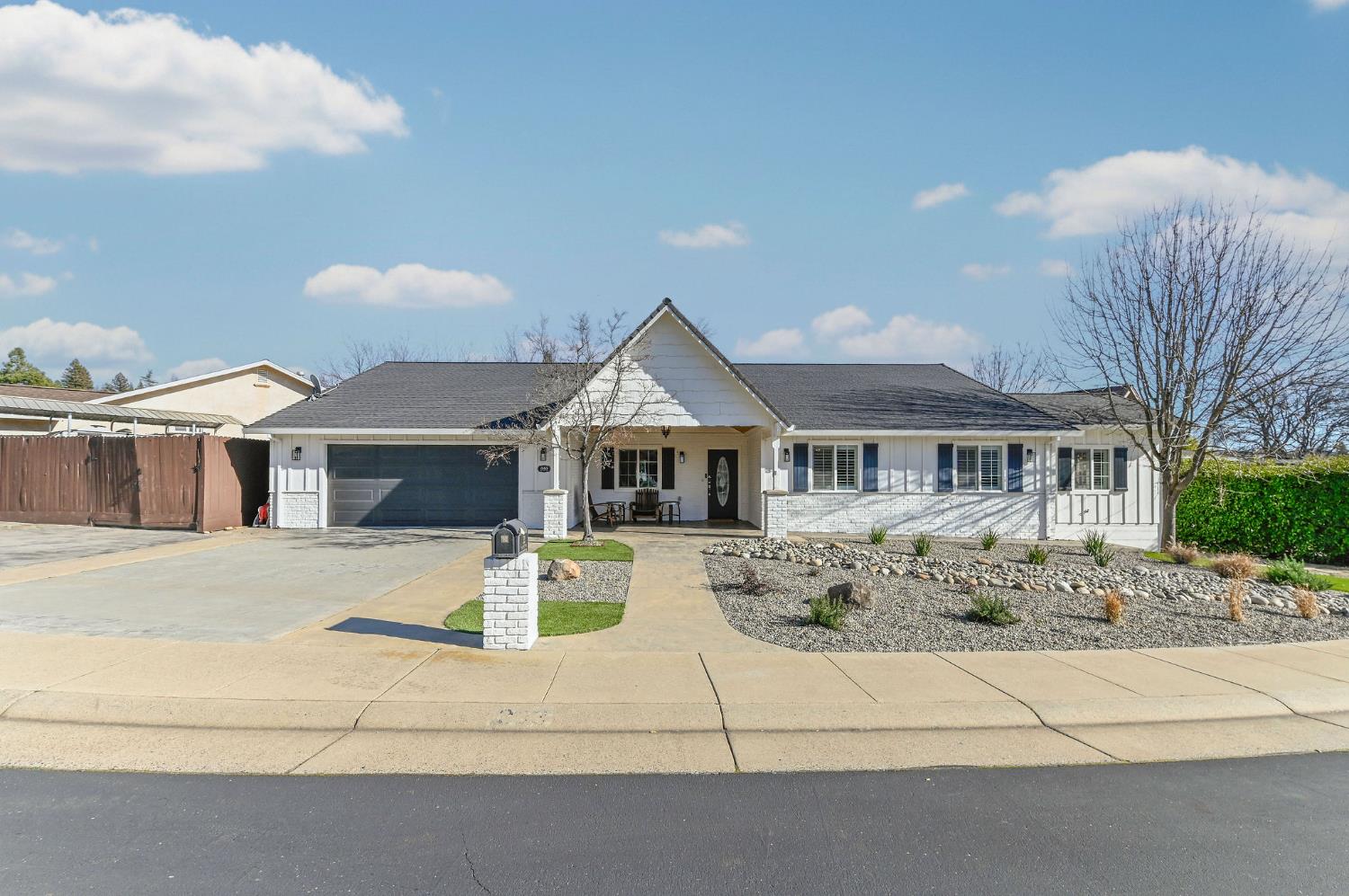 333 Oak Tree Circle