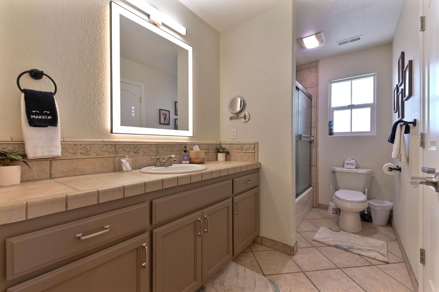333 Oak Tree Circle
