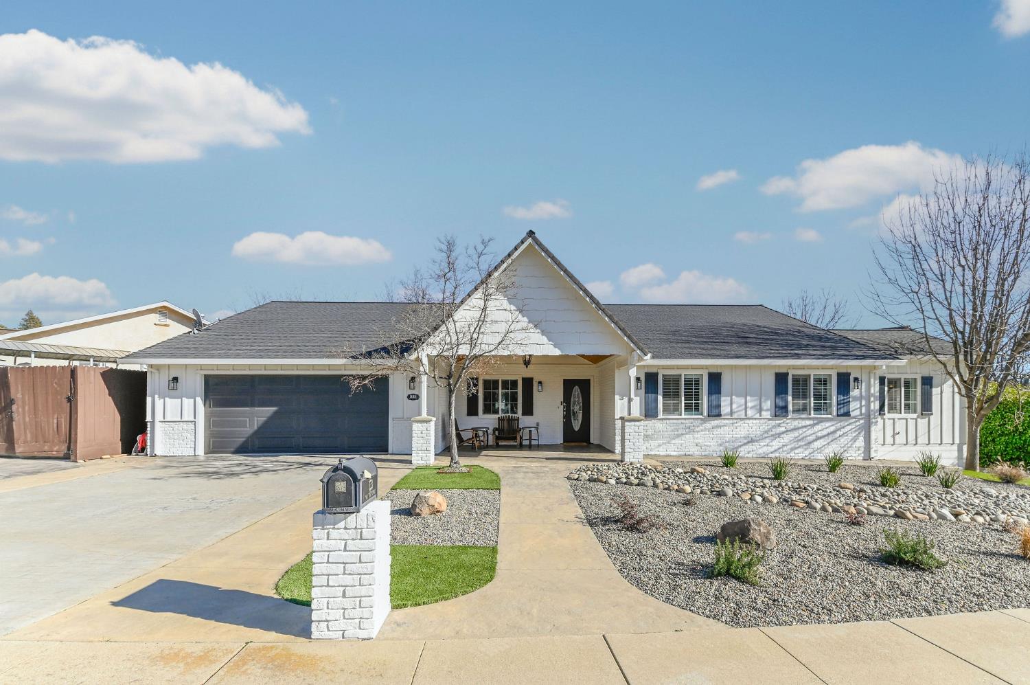 333 Oak Tree Circle