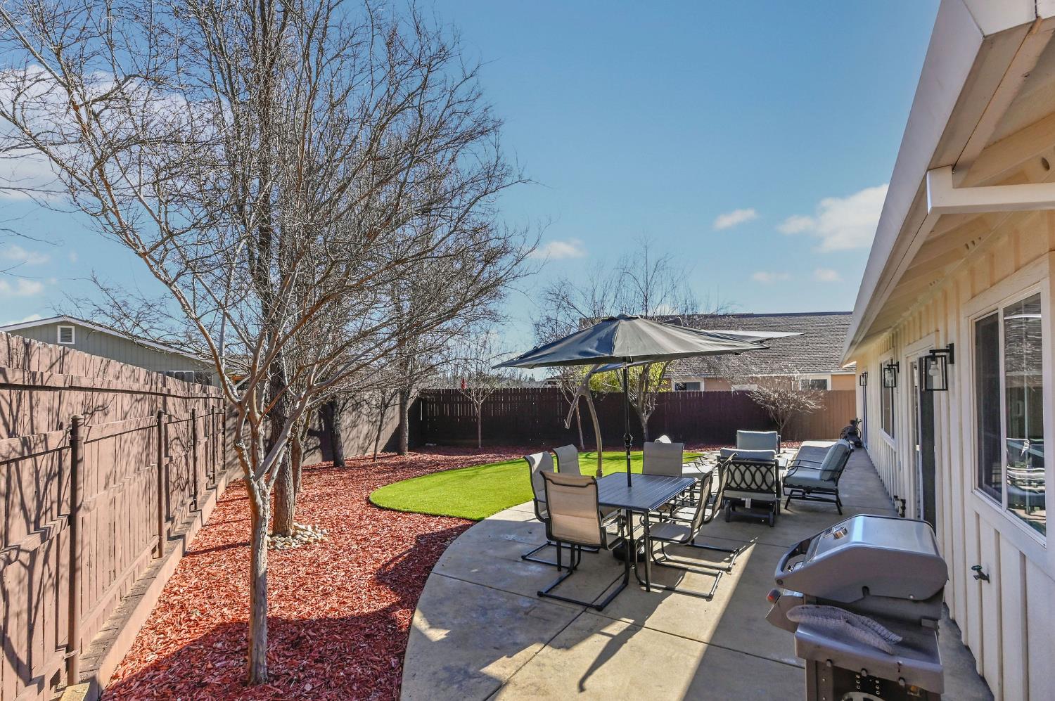 333 Oak Tree Circle