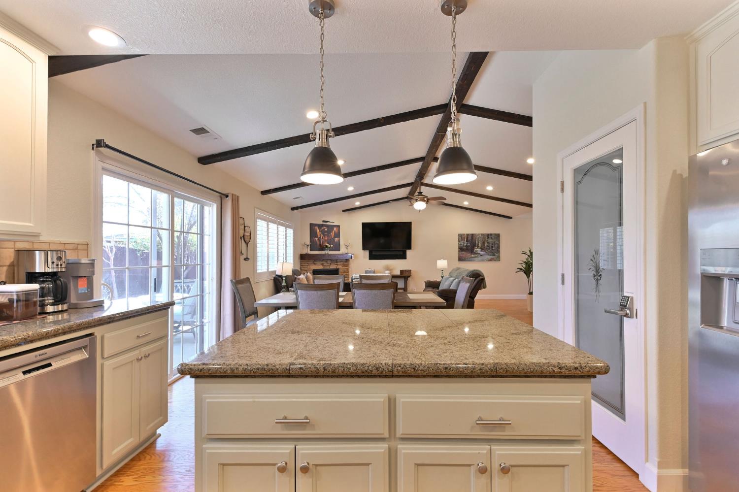 333 Oak Tree Circle
