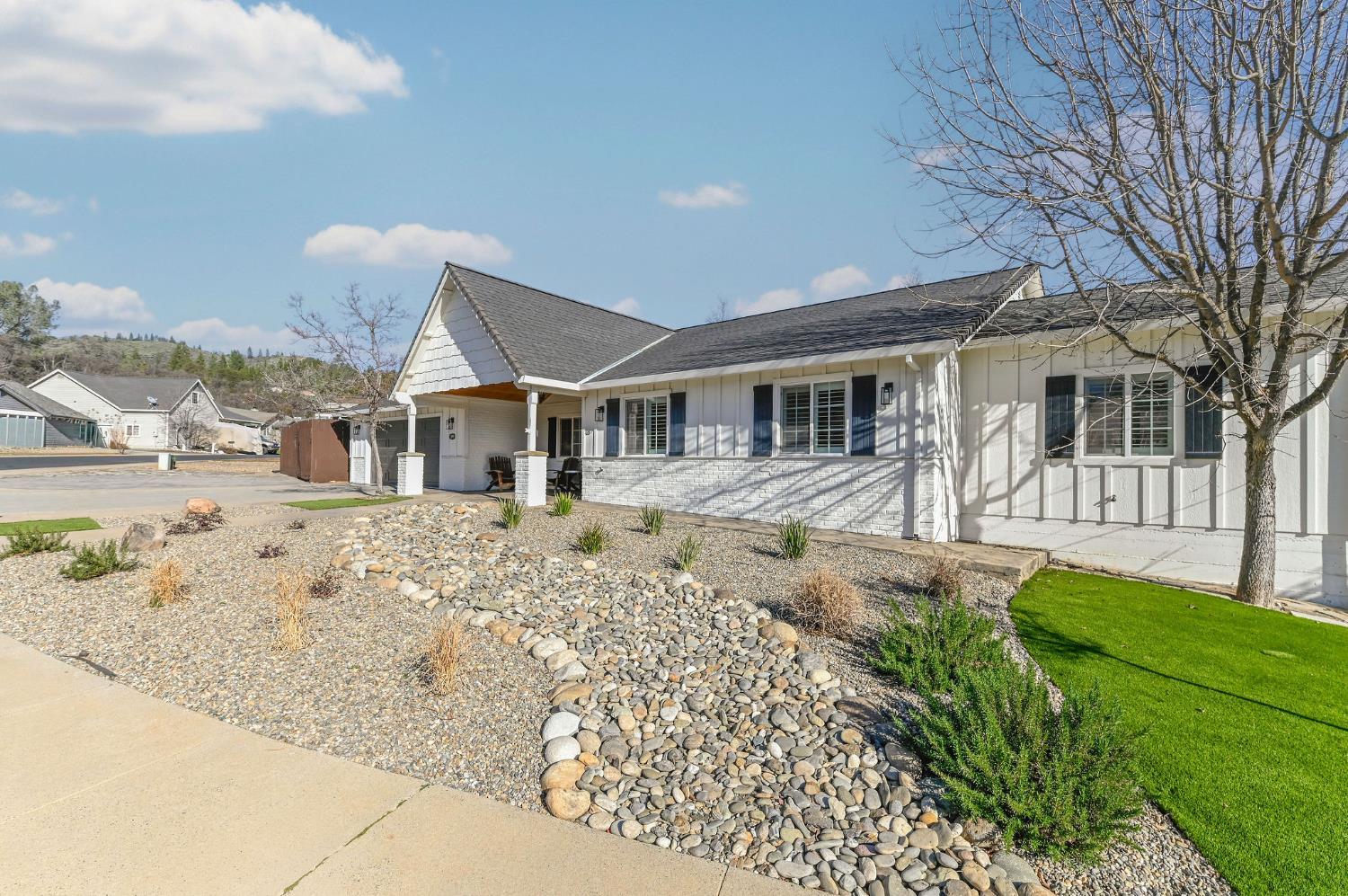 333 Oak Tree Circle