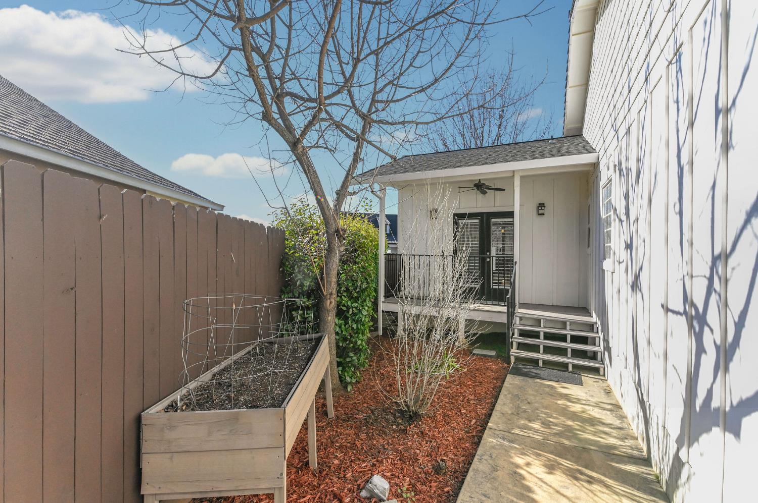 333 Oak Tree Circle