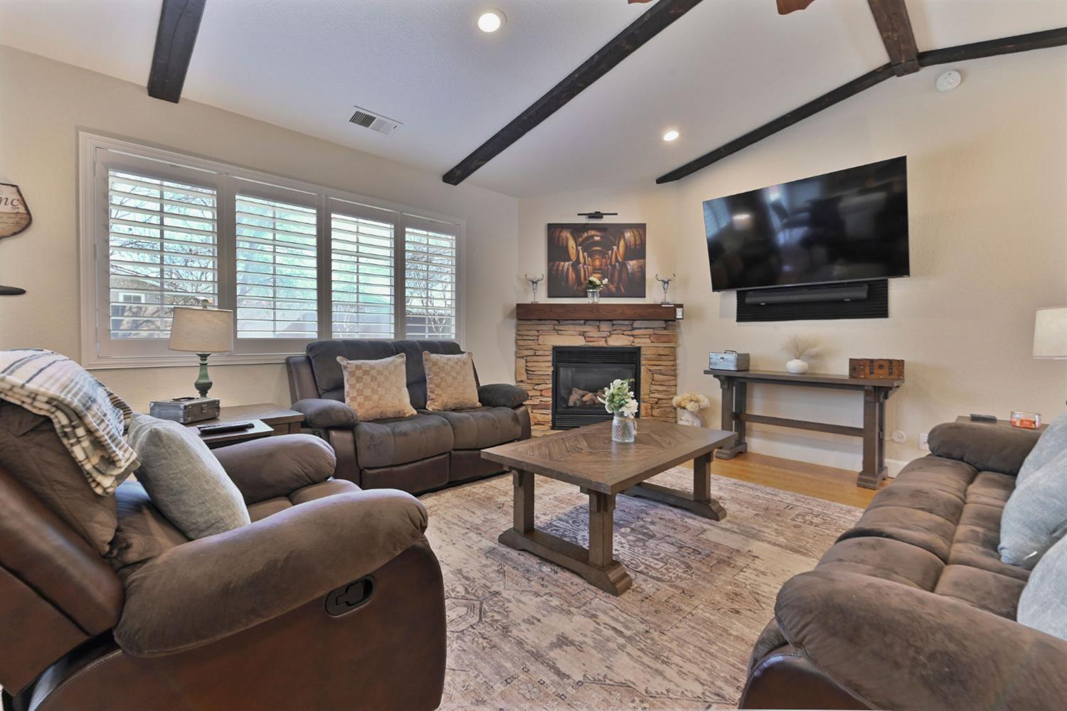 333 Oak Tree Circle