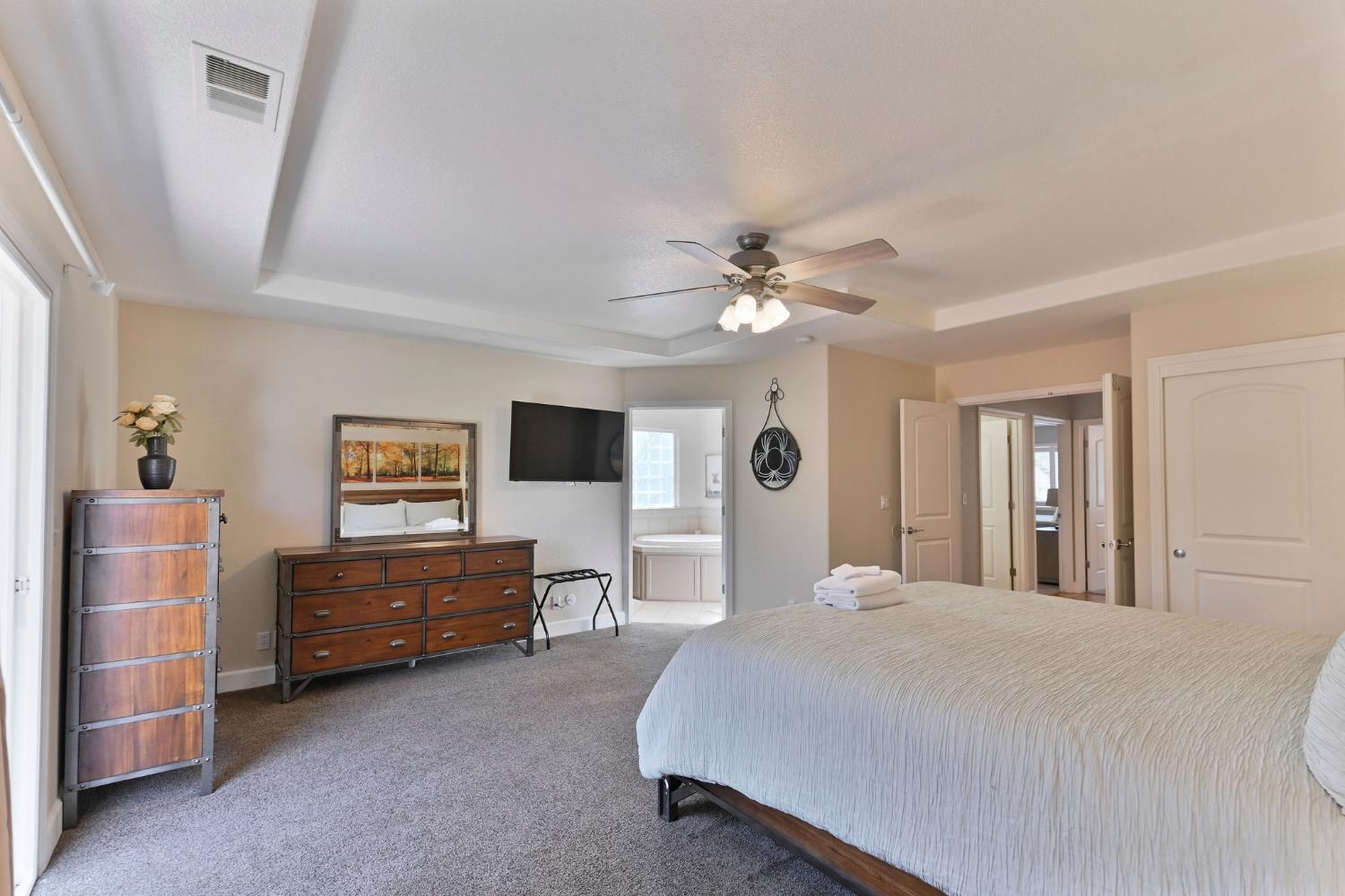 333 Oak Tree Circle