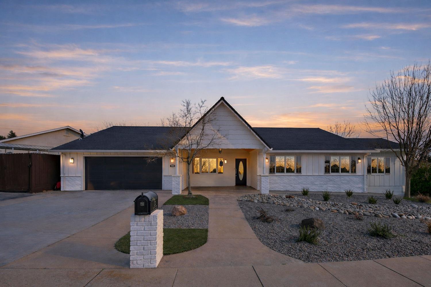 333 Oak Tree Circle