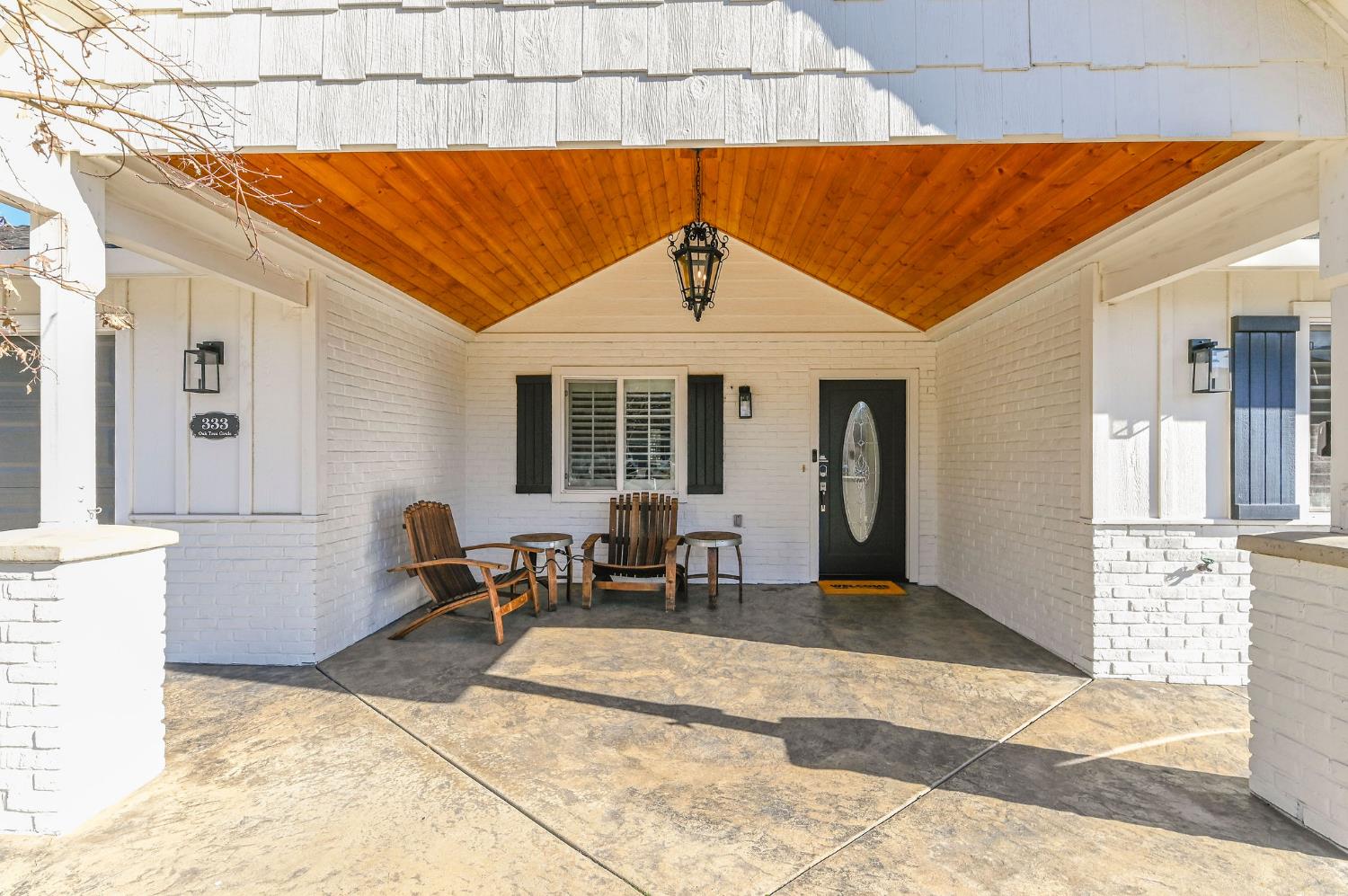 333 Oak Tree Circle