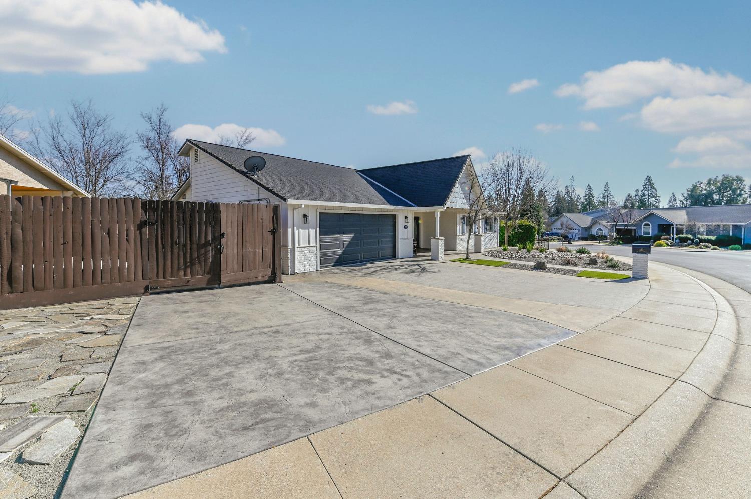 333 Oak Tree Circle