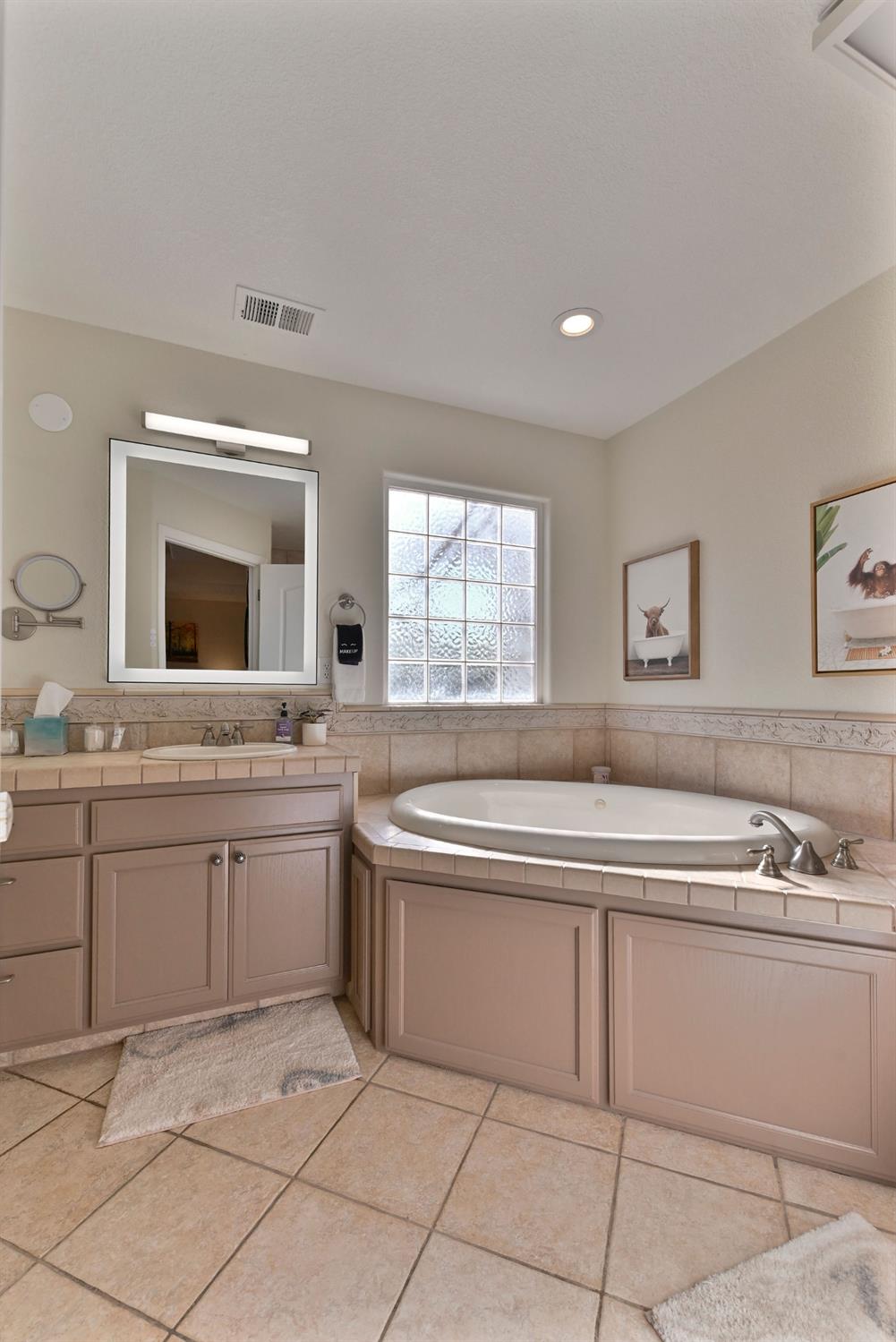 333 Oak Tree Circle