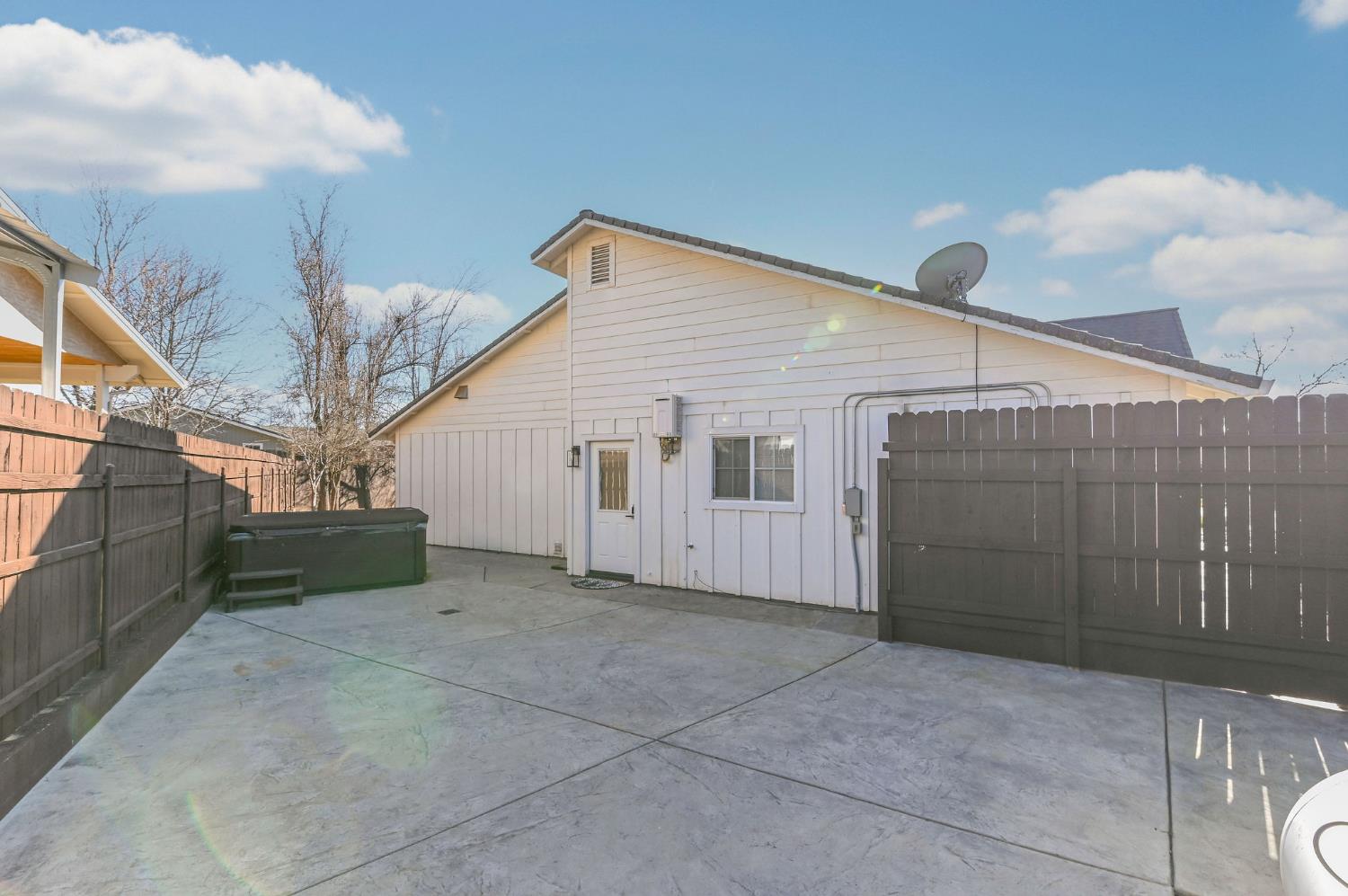 333 Oak Tree Circle