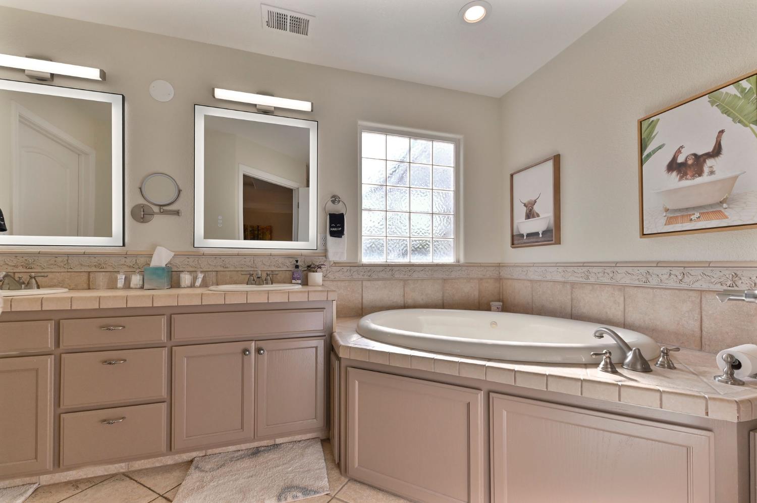 333 Oak Tree Circle