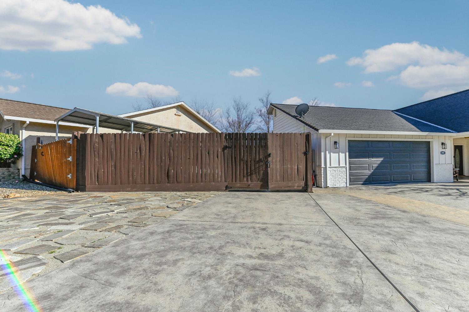 333 Oak Tree Circle