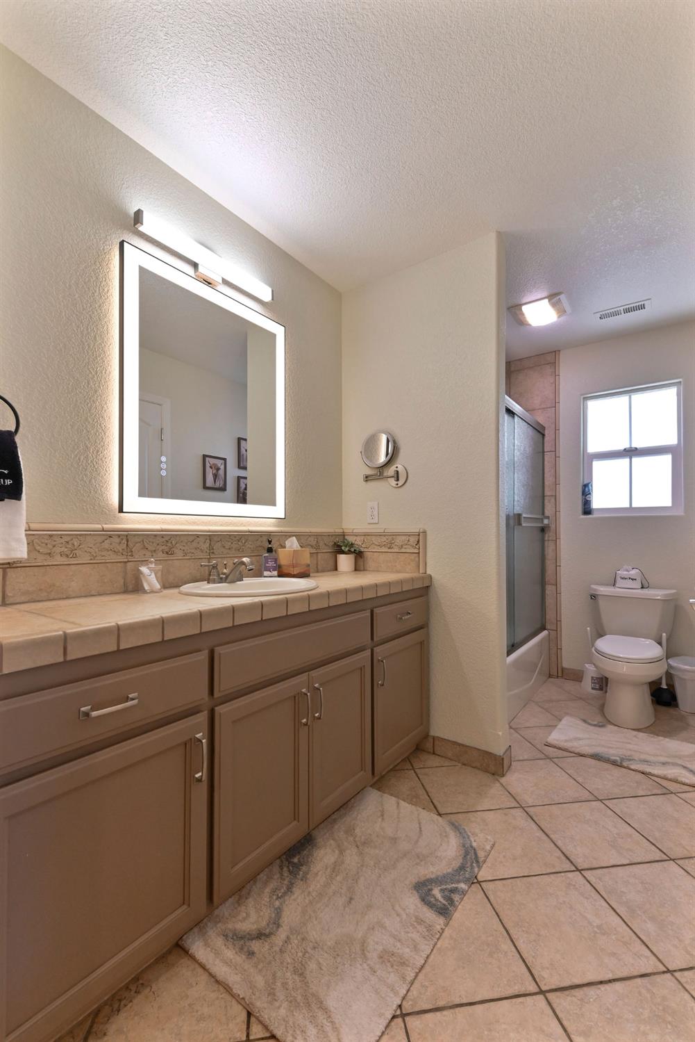 333 Oak Tree Circle