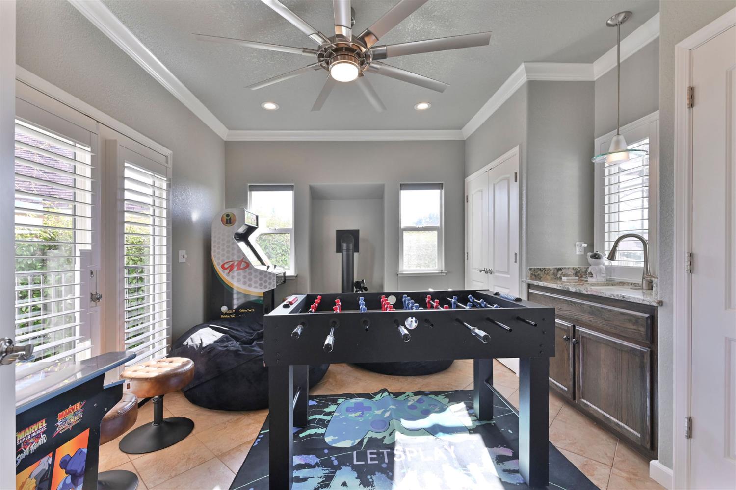 333 Oak Tree Circle