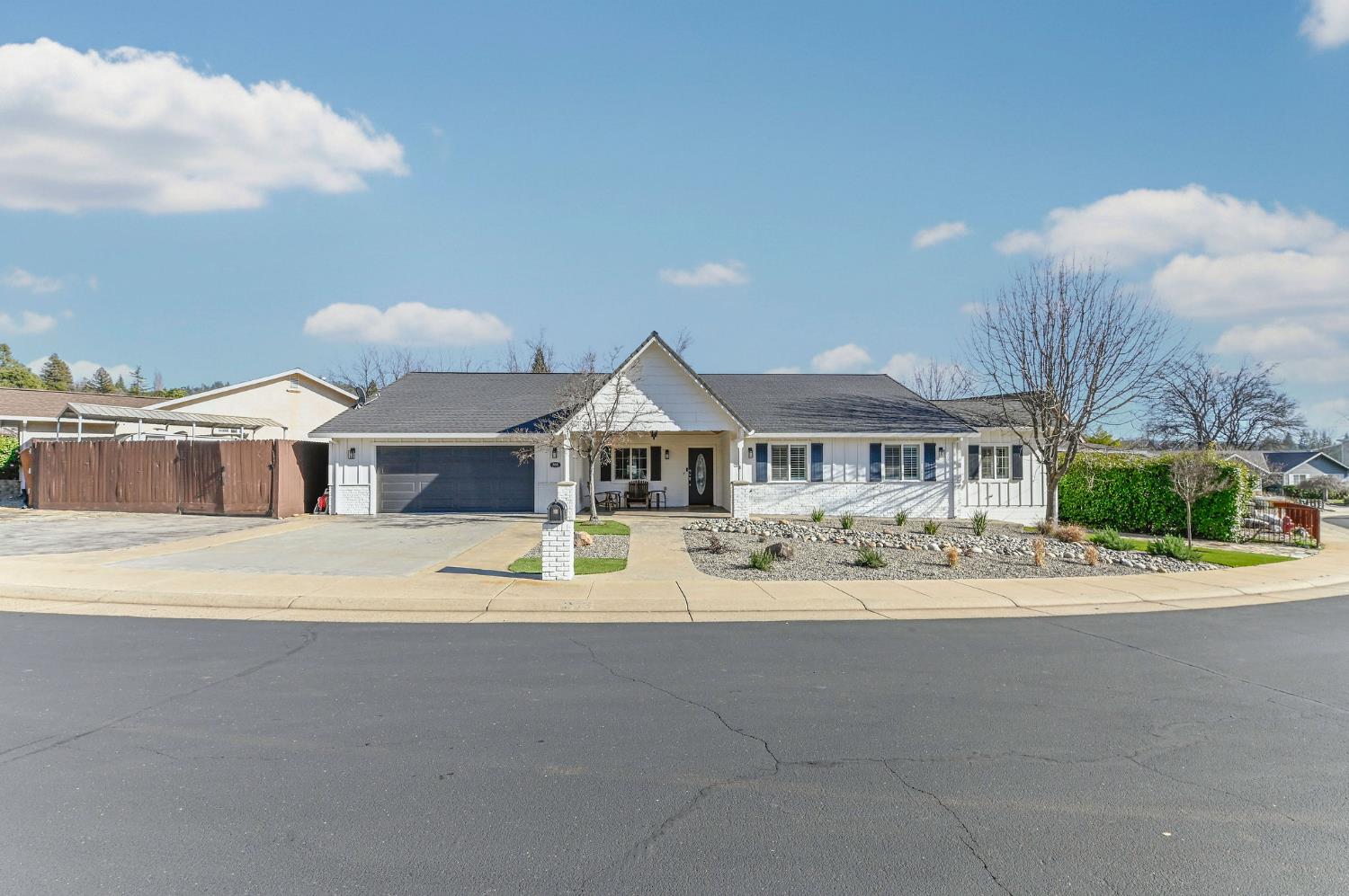 333 Oak Tree Circle