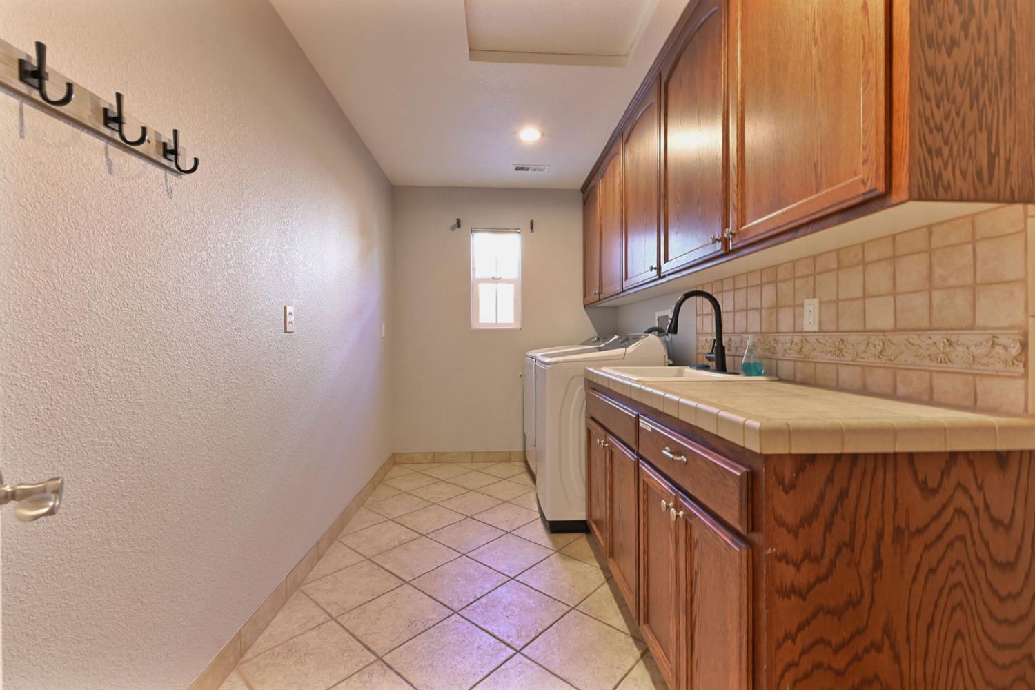 333 Oak Tree Circle