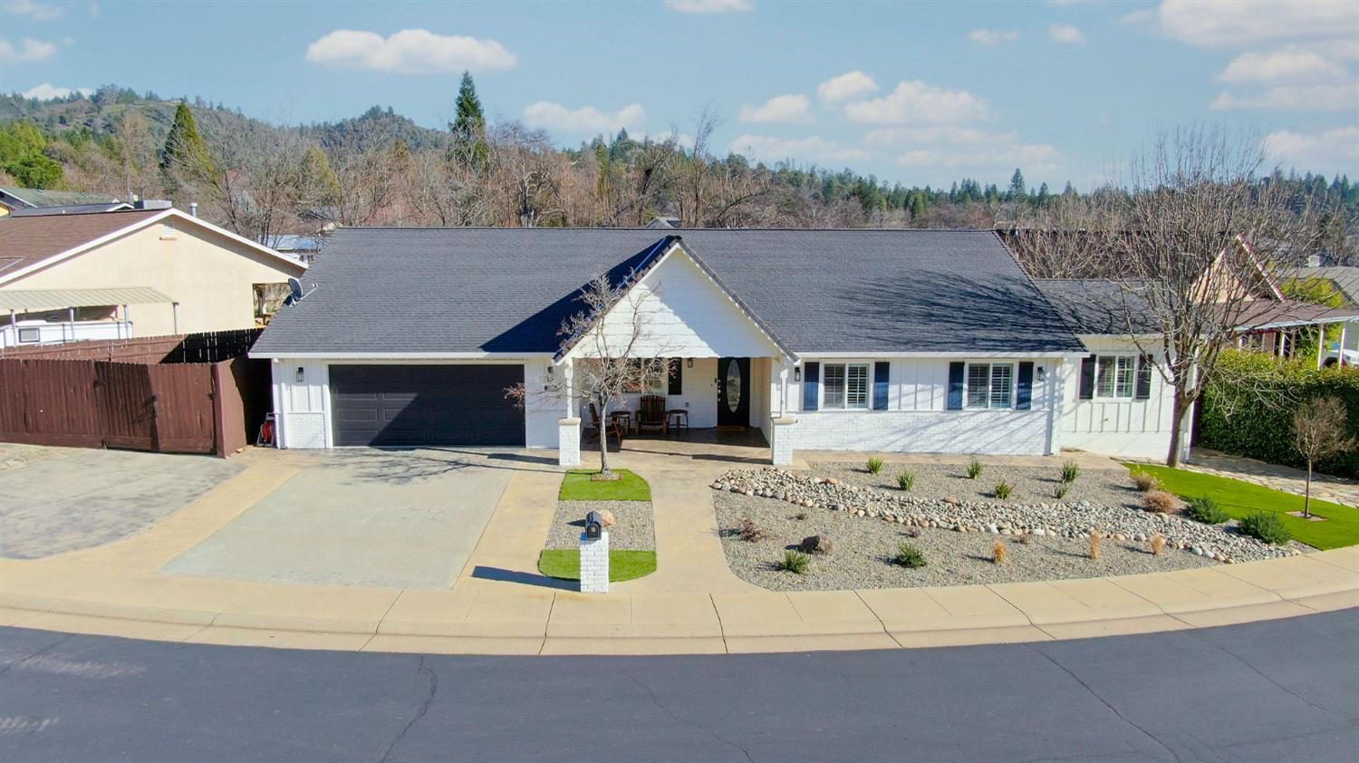 333 Oak Tree Circle