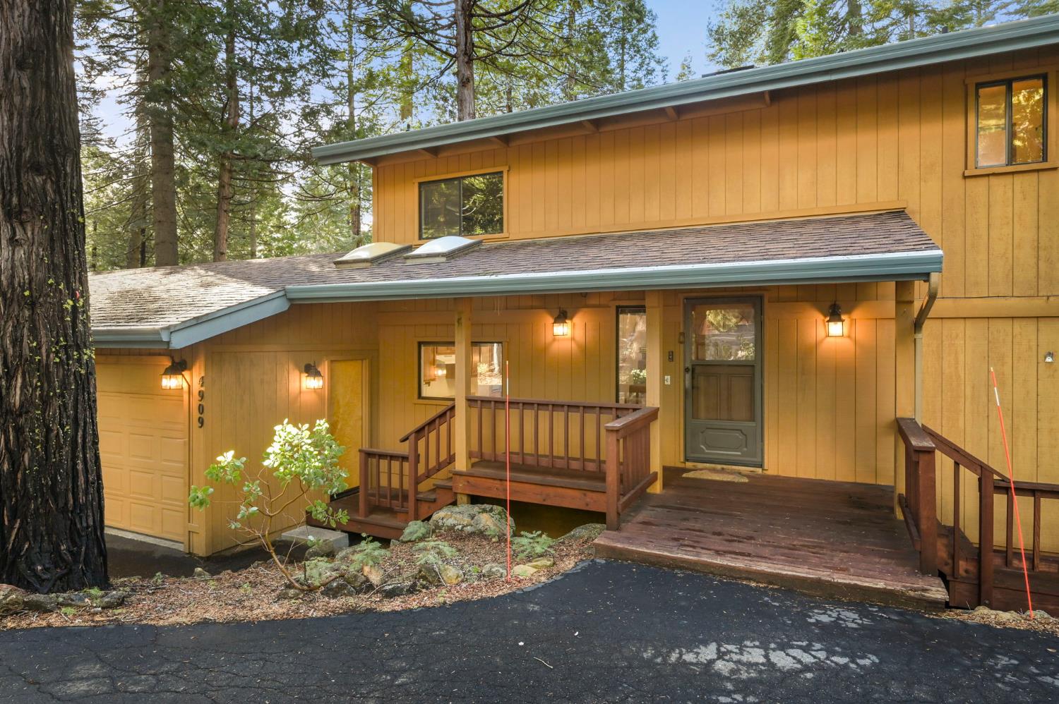 4909 Hokan Circle