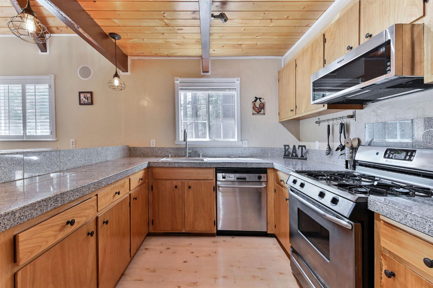 1863 S Sierra View
