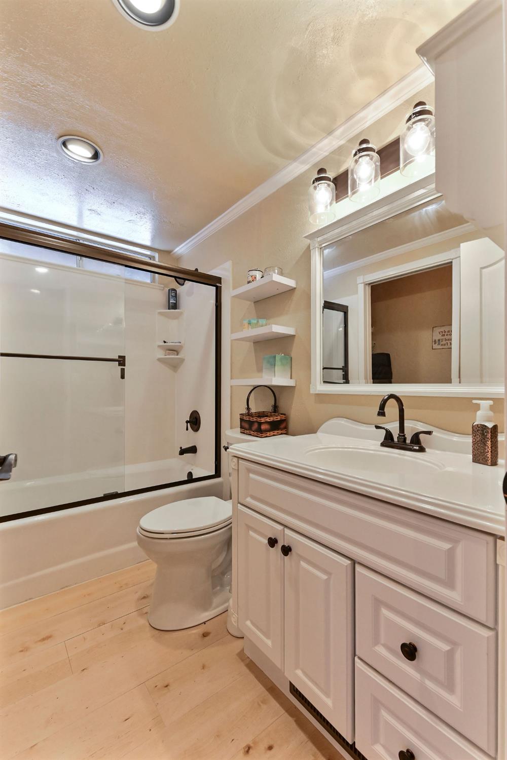 1863 S Sierra View