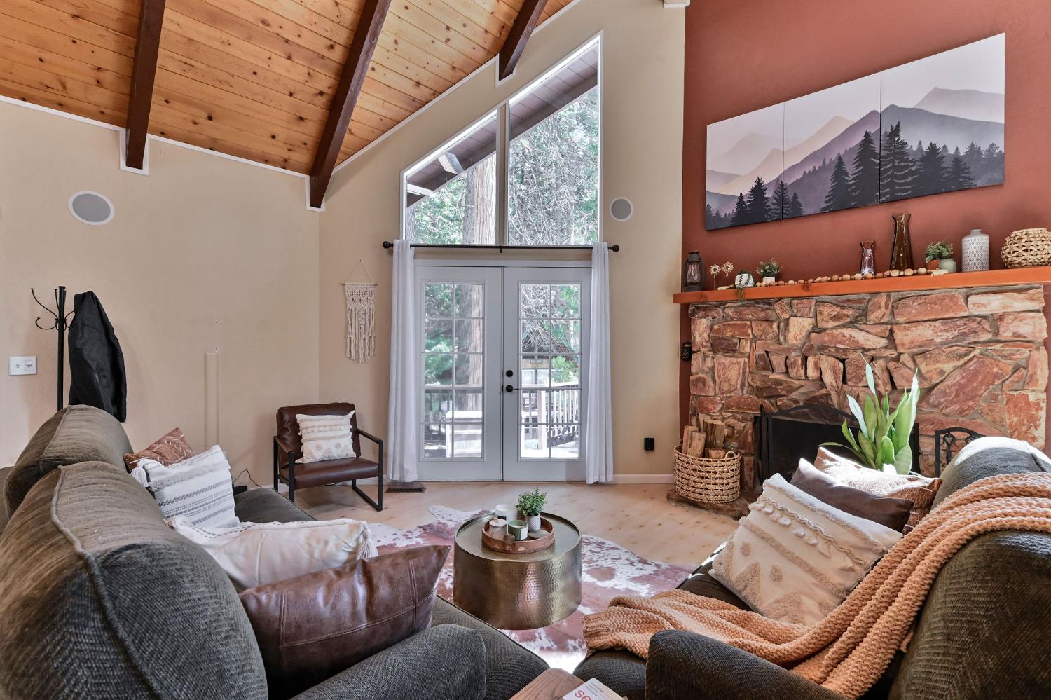 1863 S Sierra View