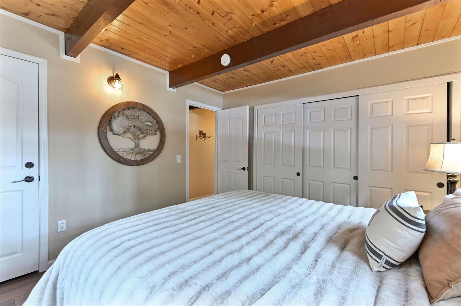 1863 S Sierra View