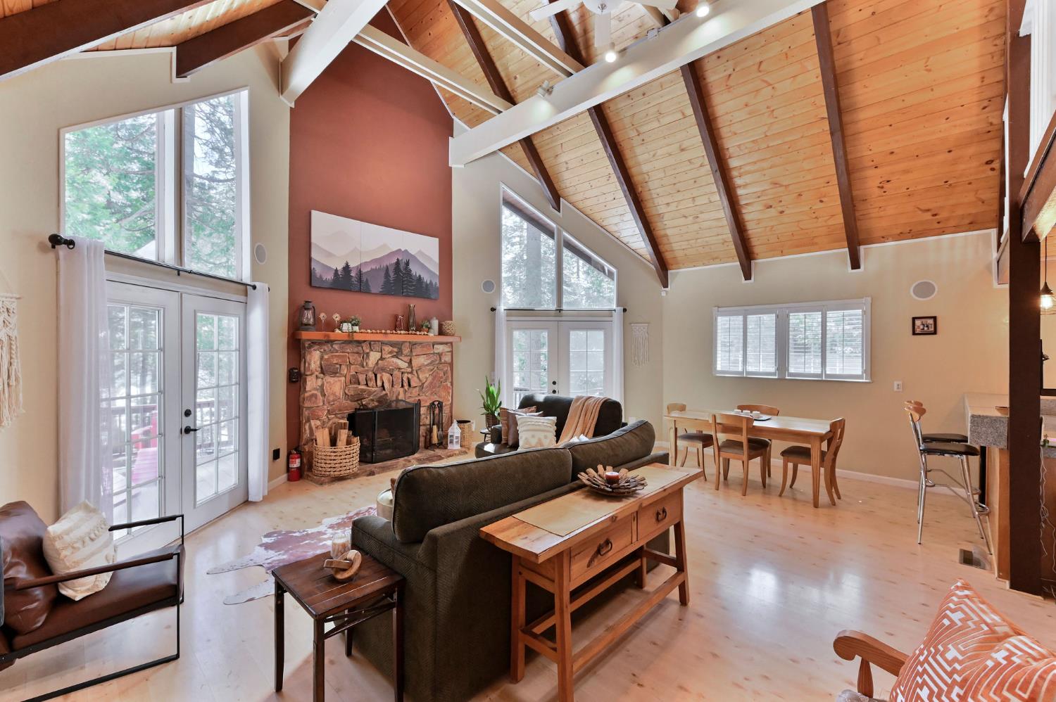 1863 S Sierra View