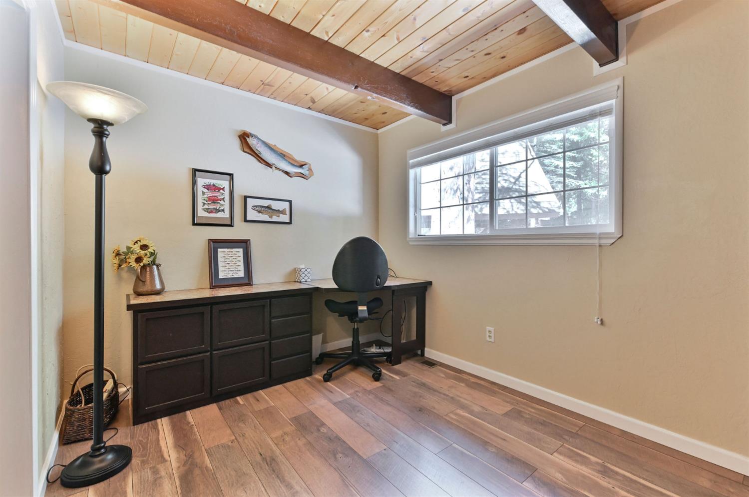 1863 S Sierra View