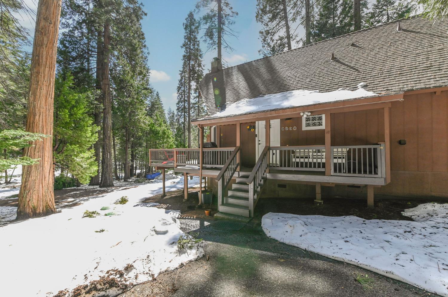 1863 S Sierra View