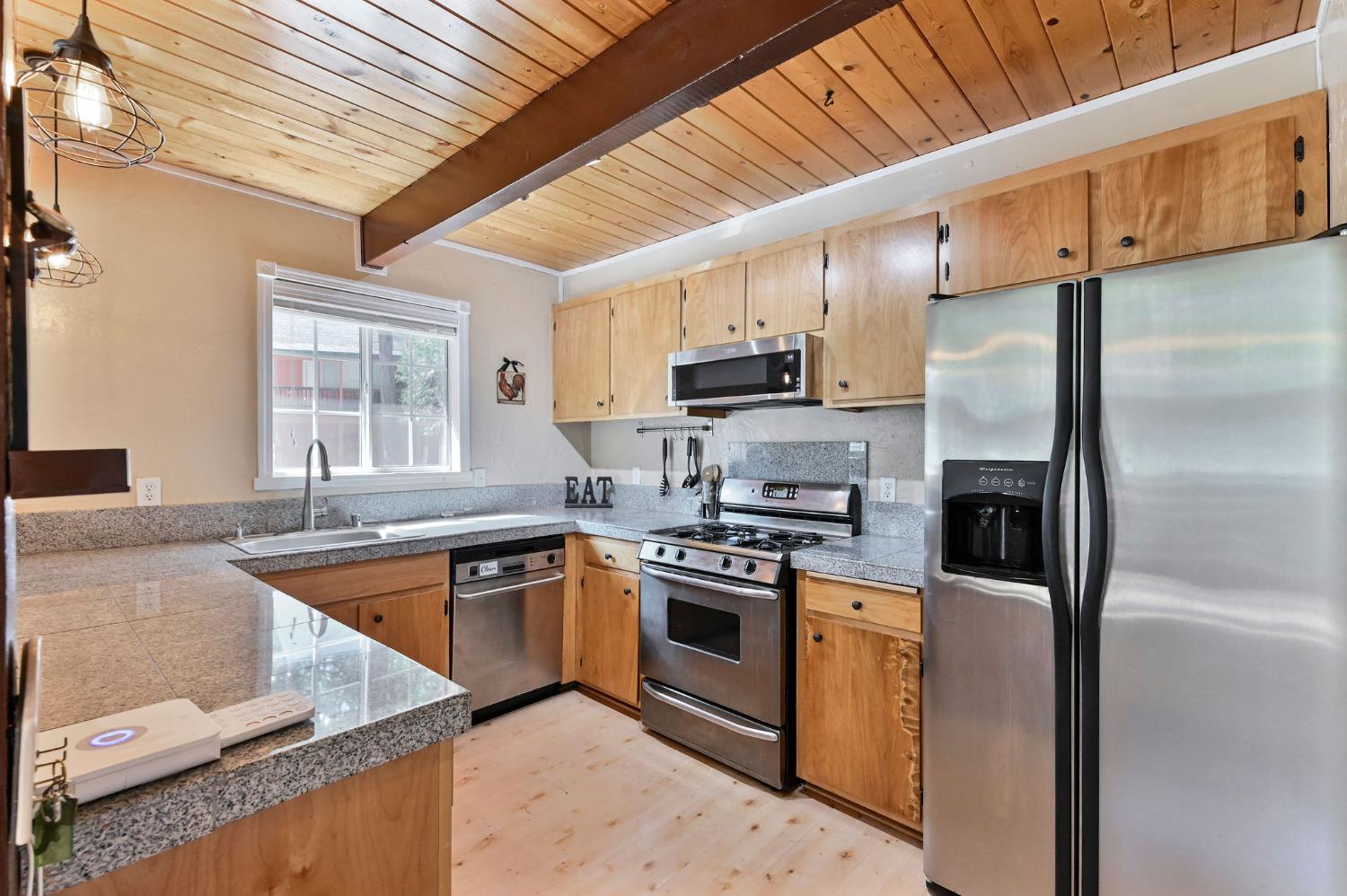 1863 S Sierra View