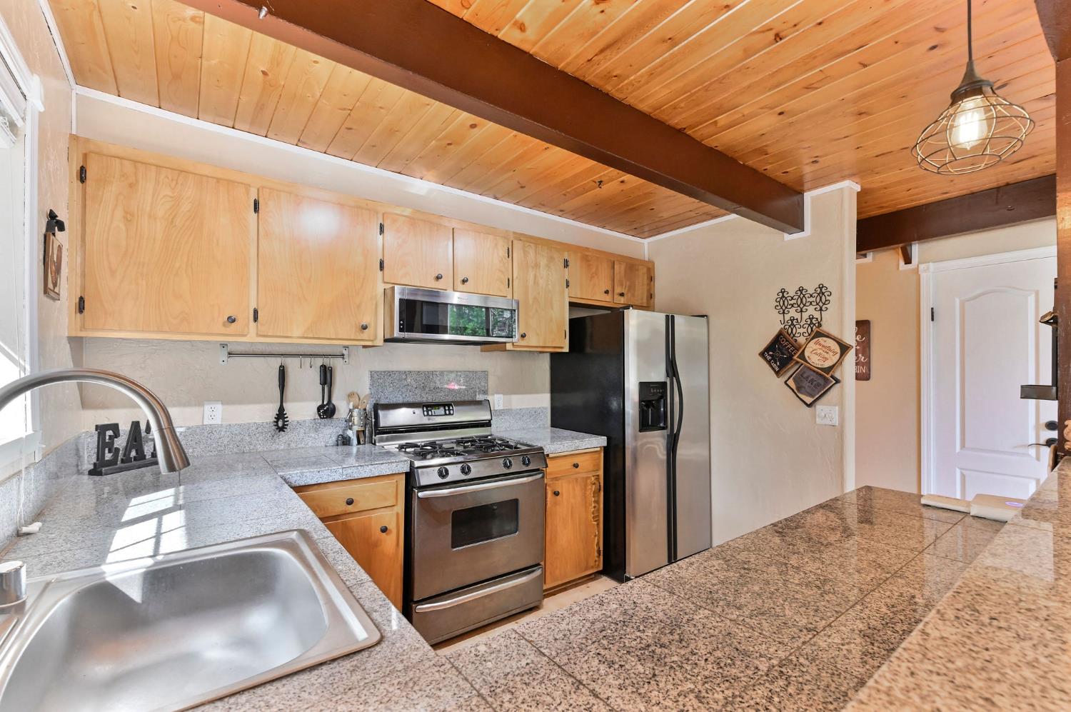 1863 S Sierra View