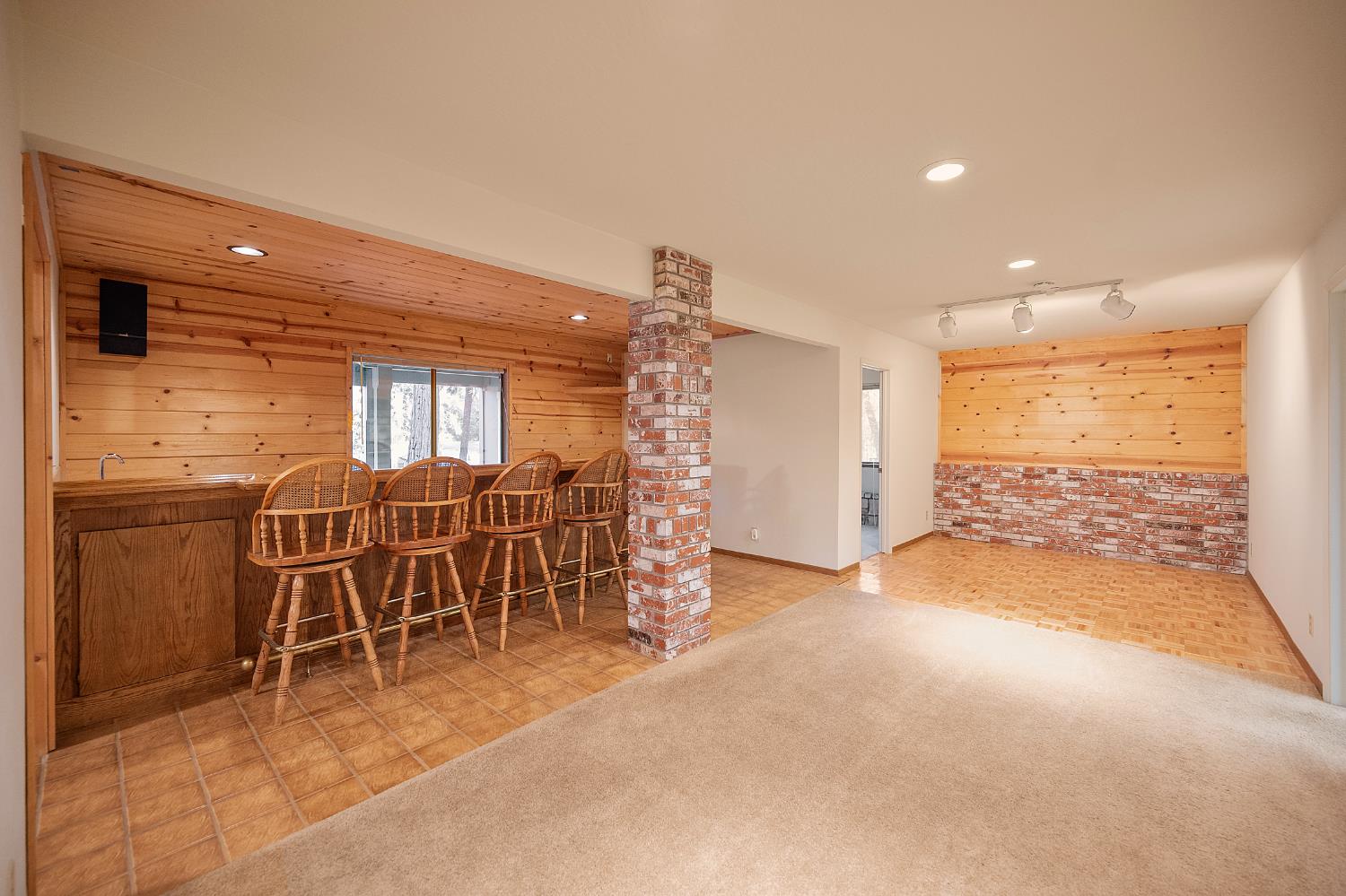 2602 Linnet Lane